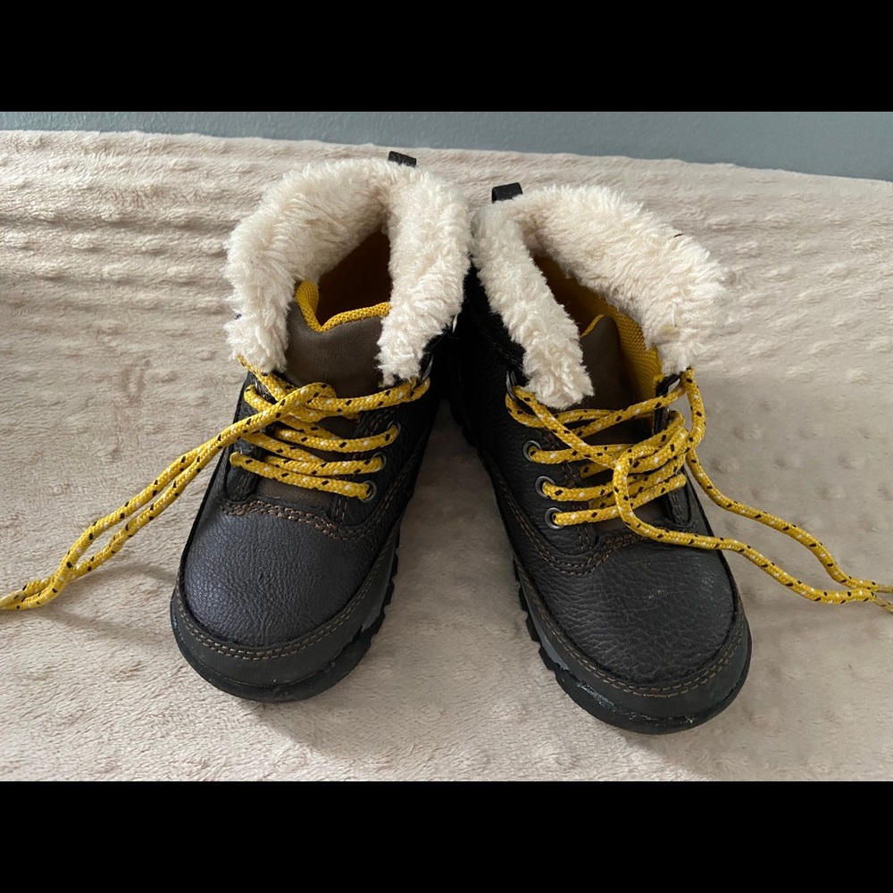 Boys Carter’s winter boots